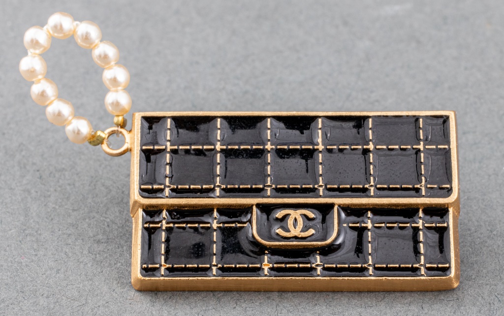 CHANEL RUNWAY CLUTCH FORM PIN,