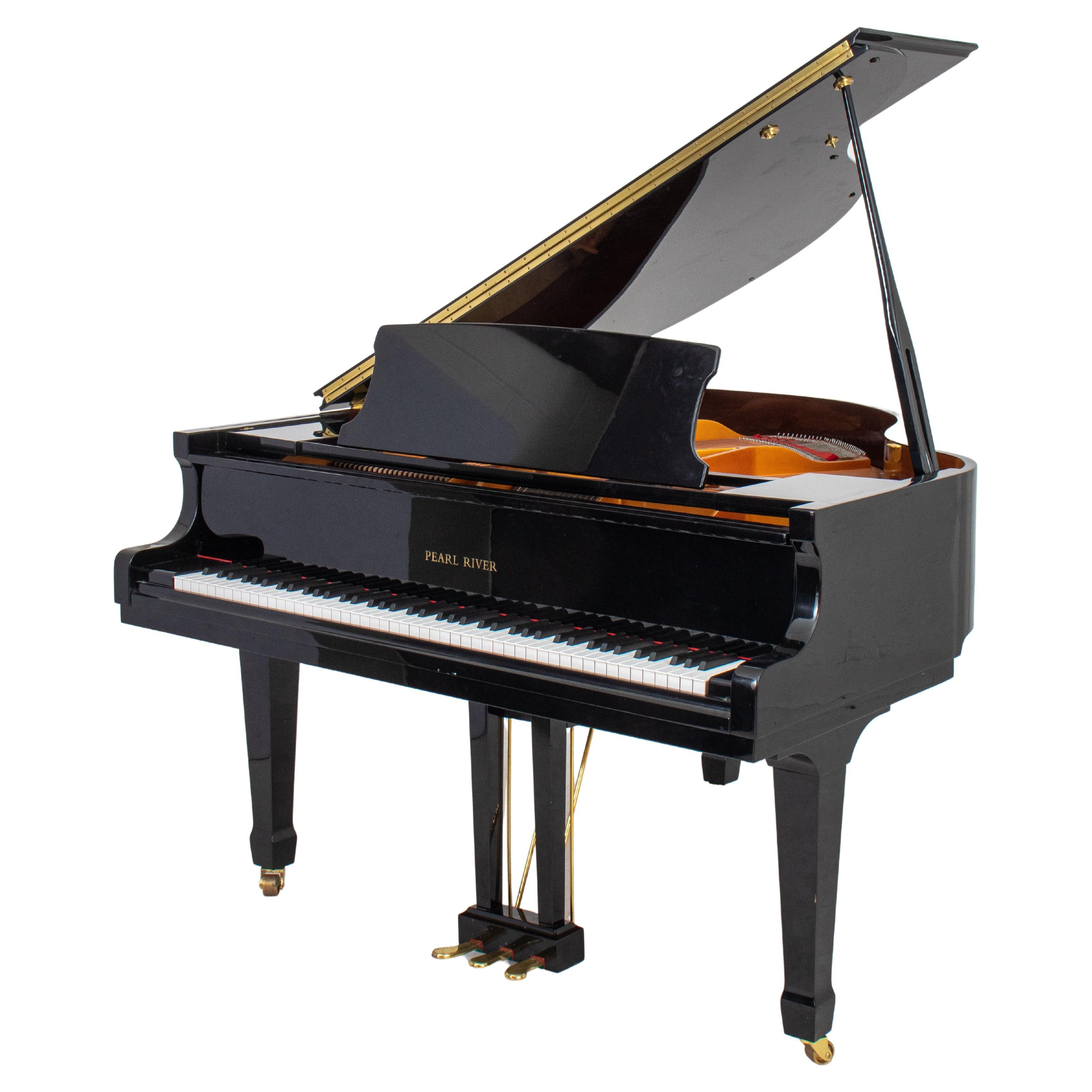 PEARL RIVER GP 150 BABY GRAND PIANO,