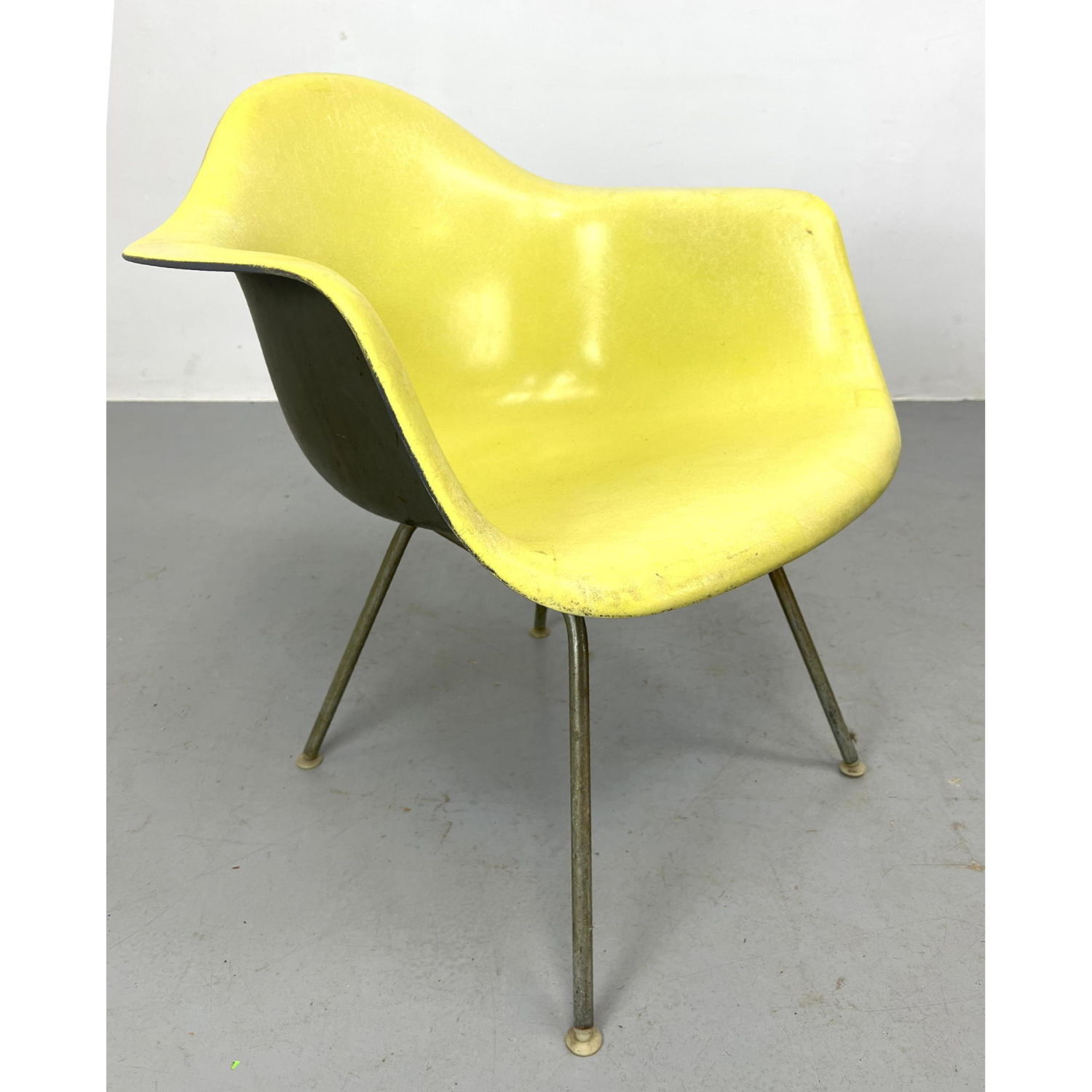 Charles Eames Herman Miller Shell