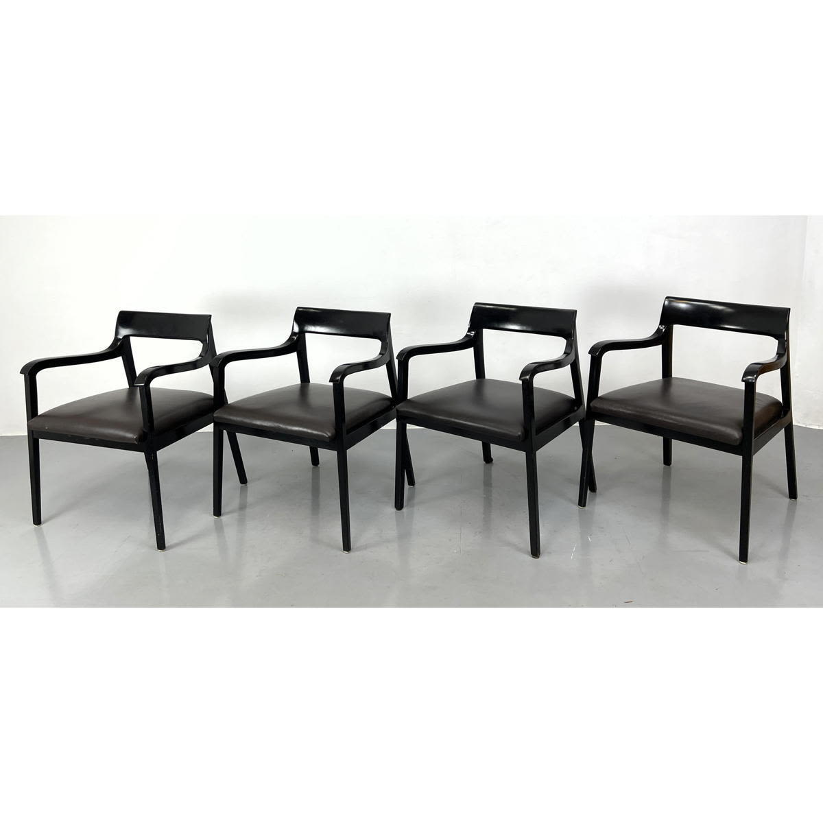 Set 4 Arm Chairs Style of Edward 2fcf33