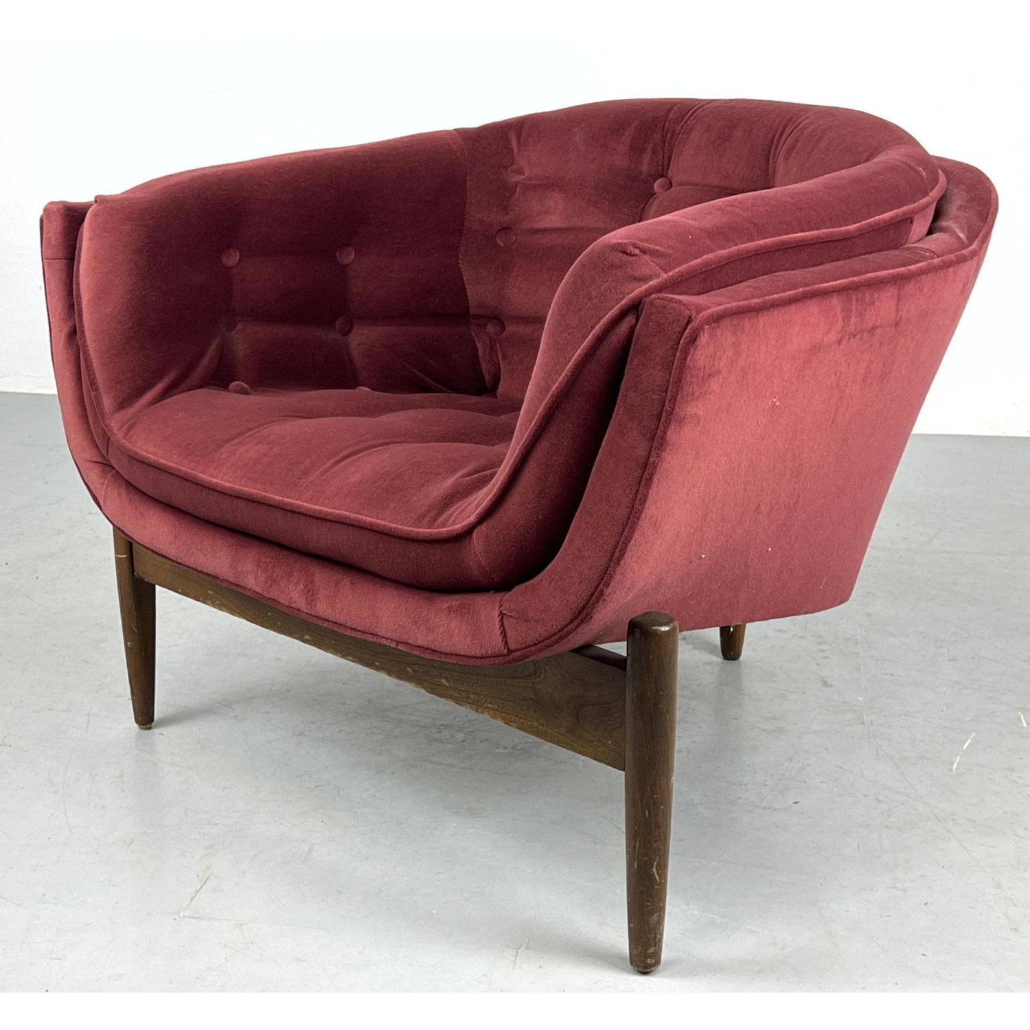 Stylish Modernist Lounge Chair  2fcf81
