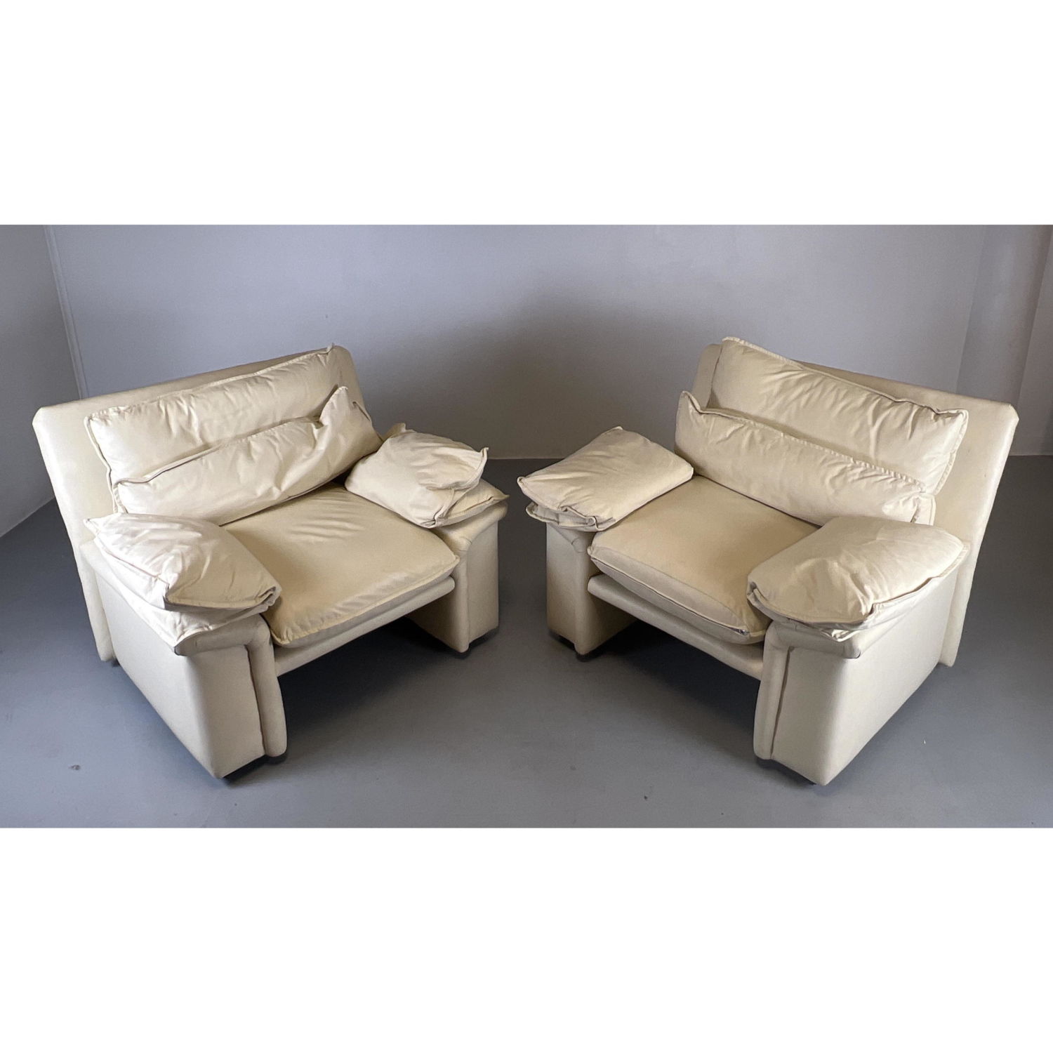 Pr BERNHARDT Modernist Lounge Chairs.