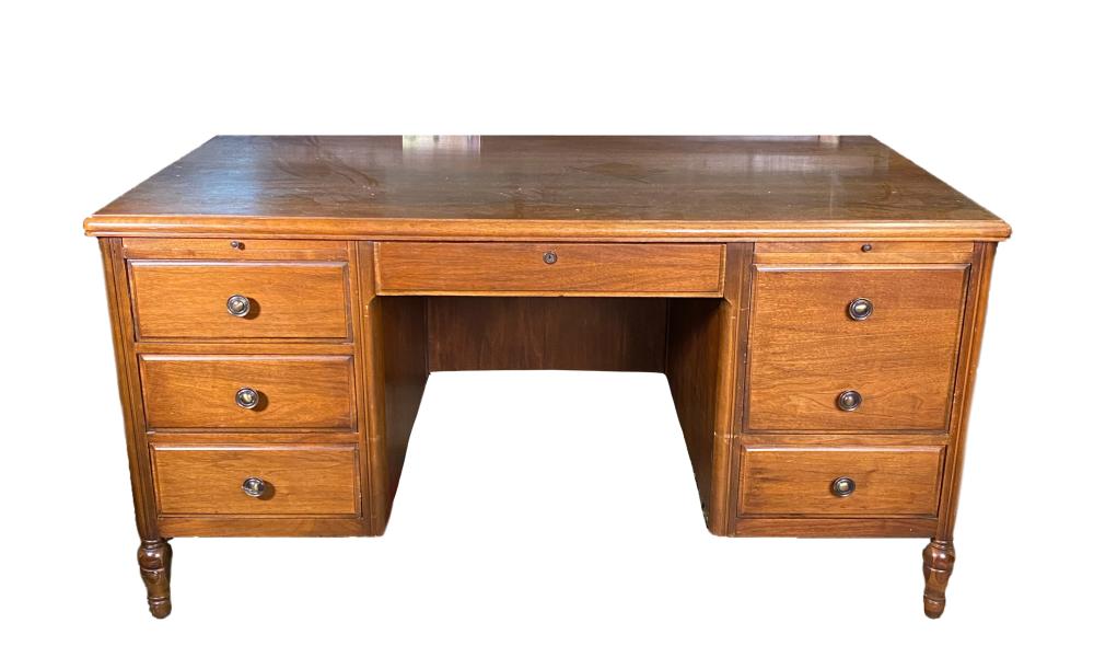 SHELBYVILLE DESK CO. KNEEHOLE DESKShelbyville