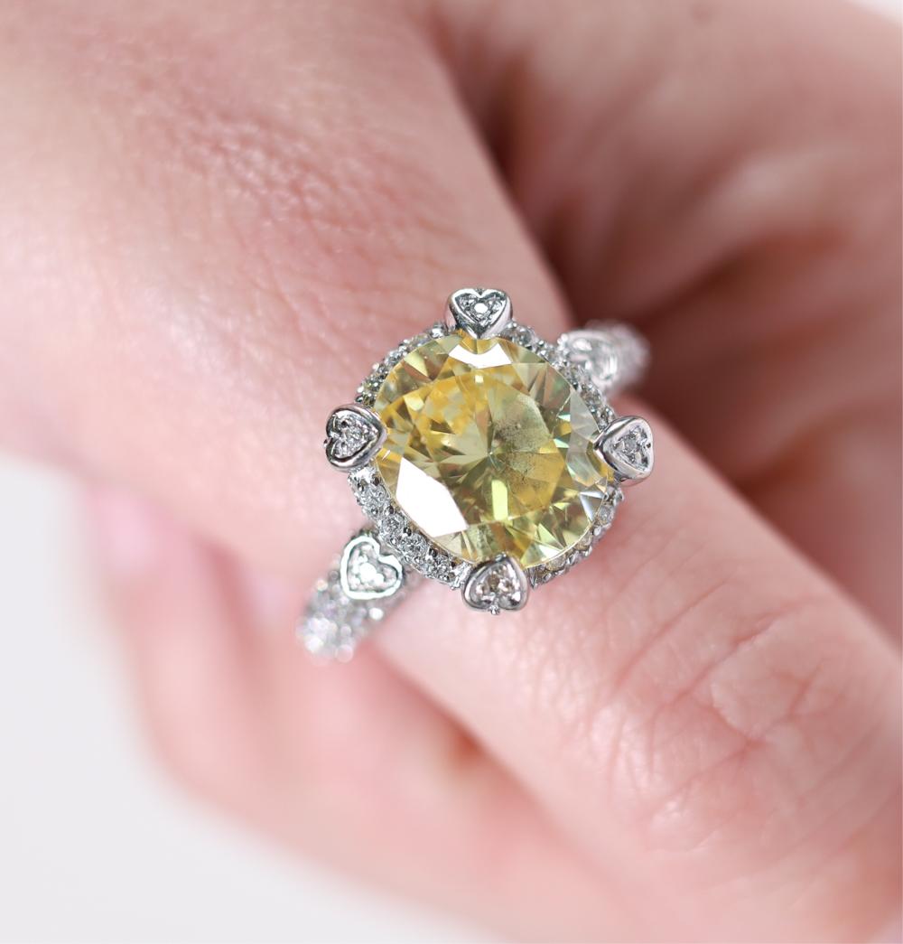 JUDITH RIPKA 18K WG YELLOW CRYSTAL 2fffe9