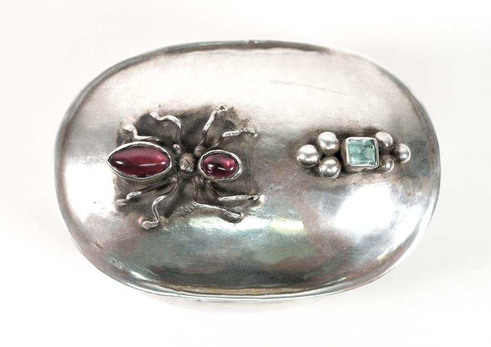 900 SILVER INSECT BOX W EMERALD 3001ba