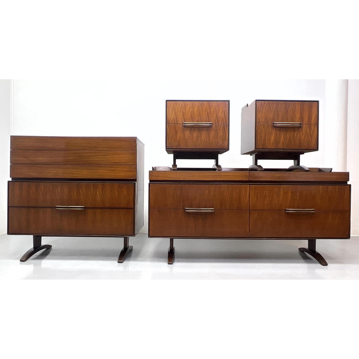 4pc Modernist Bedroom Set. Pr Night