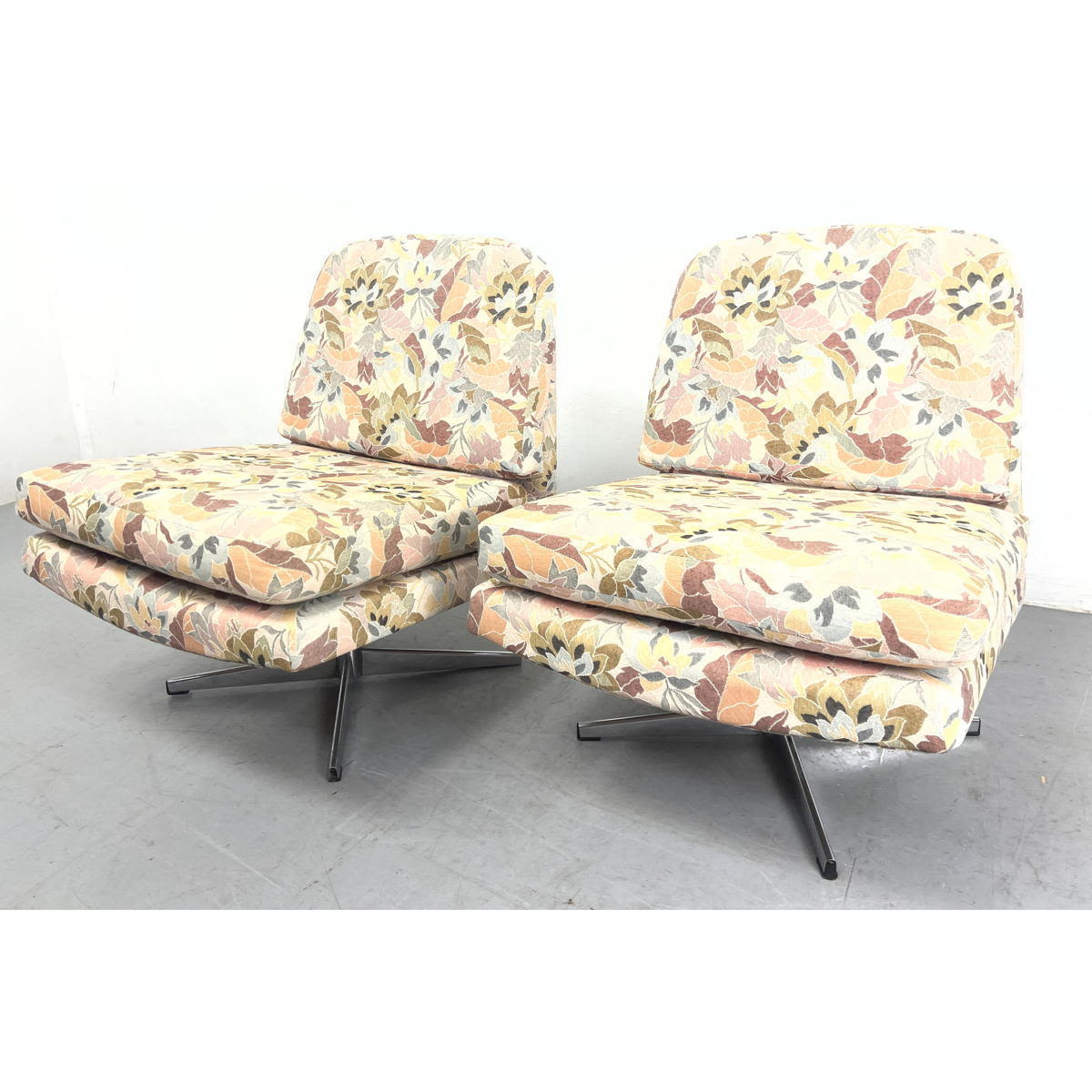 Pair Mid Century Modern Swivel 300219