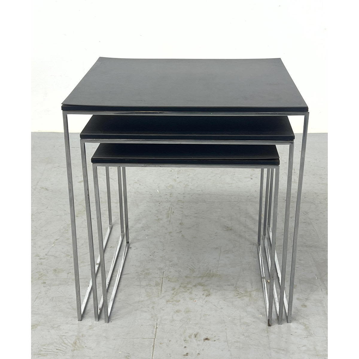 3pc Nesting Set of Tables Possibly 30022e