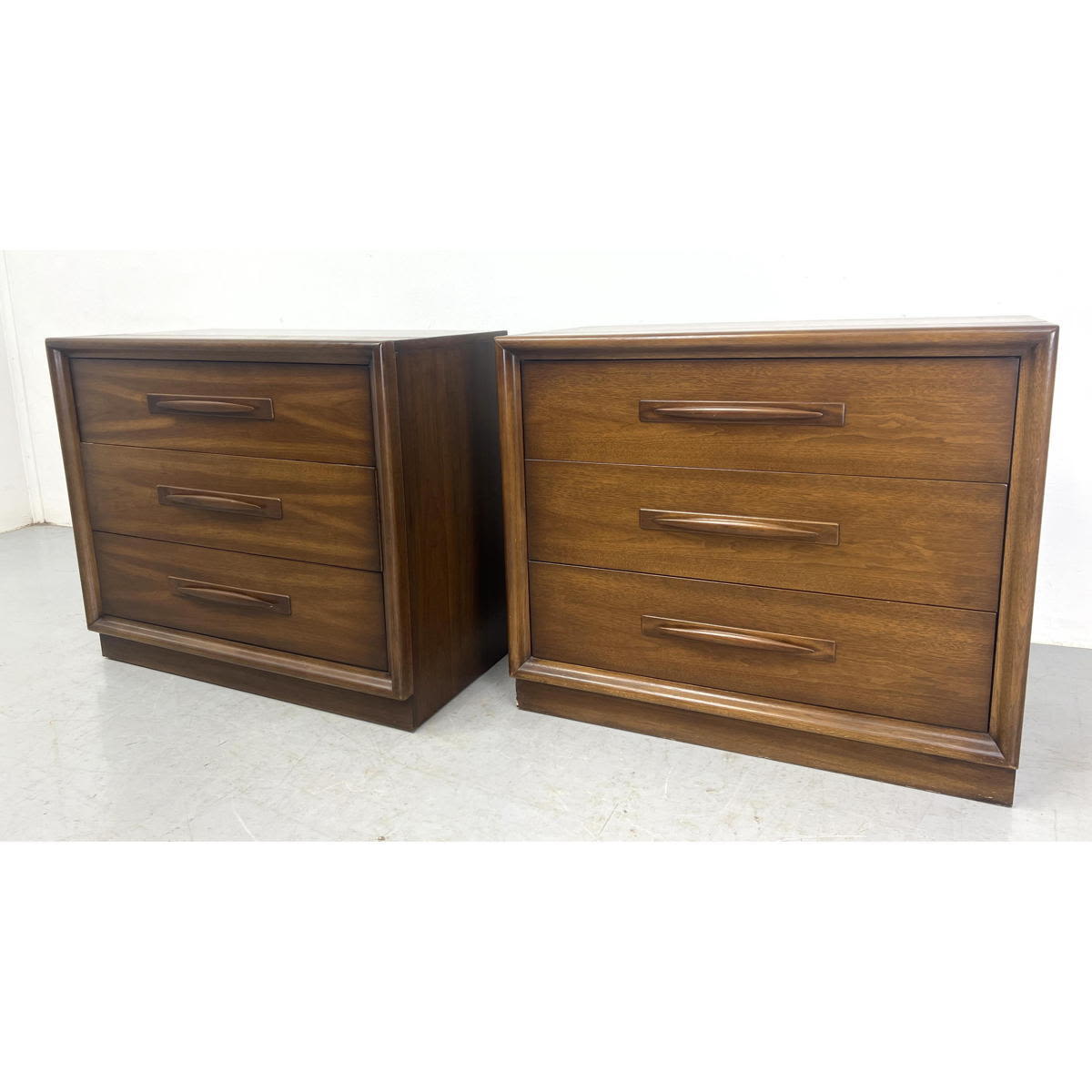 Pr BROYHILL PREMIER Walnut Bachelor s 3002e2