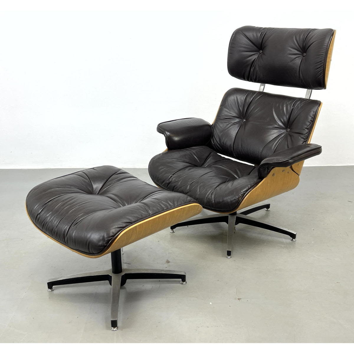 2pc Eames style Lounge Chair and 3002ff