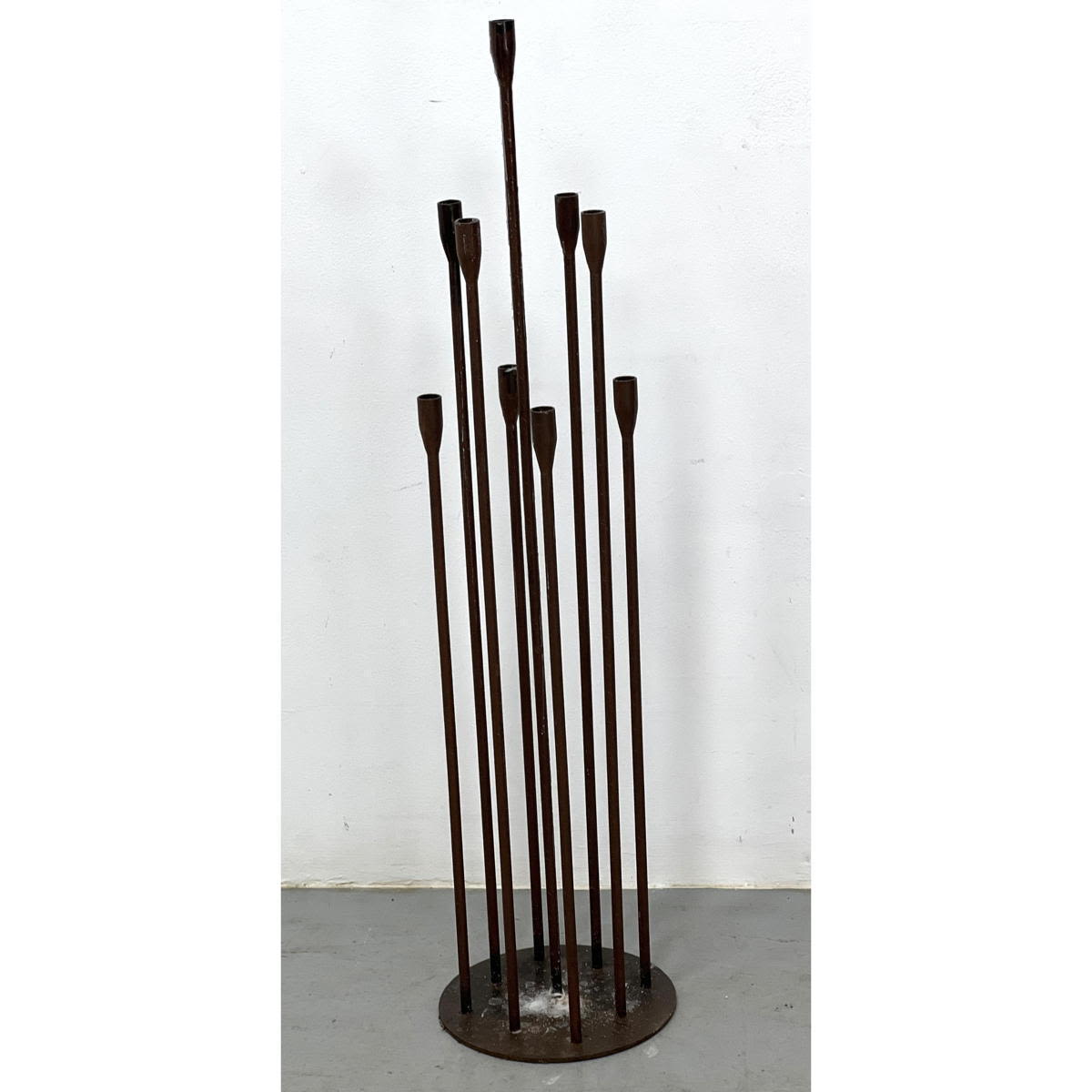 Iron floor candelabra Round base  300440