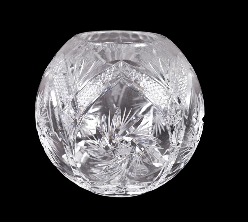 DECORATIVE CRYSTAL ROUND VASEVintage 30052f