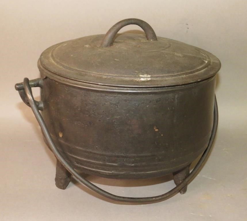 CAST IRON POTca. 18th century;