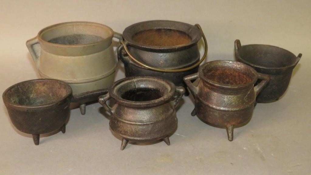 6 MINIATURE CAST IRON POTSca 1880 1950  3005d3