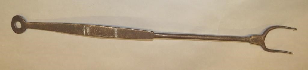 EARLY WROUGHT IRON ROASTING FORK