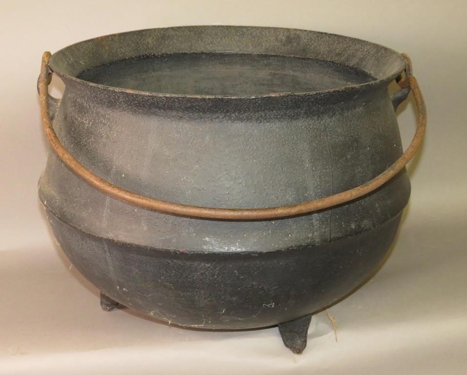 CAST IRON POTca 1860 1890 pot 30064c