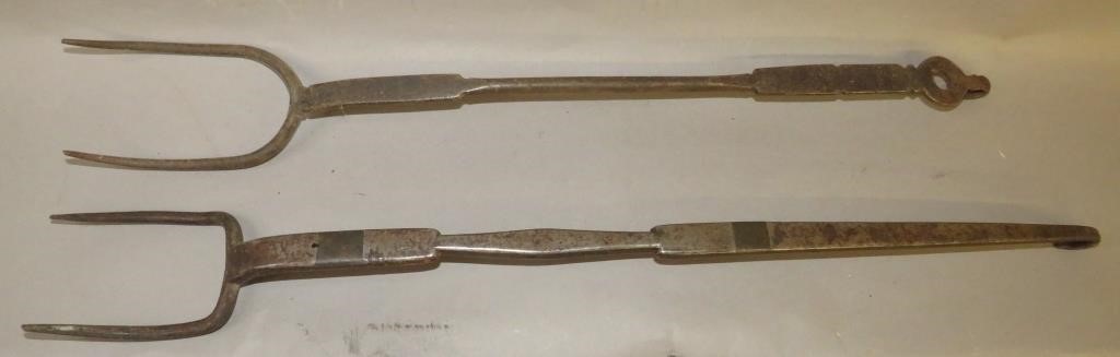 2 WROUGHT IRON ROASTING FORKSca  3006d2