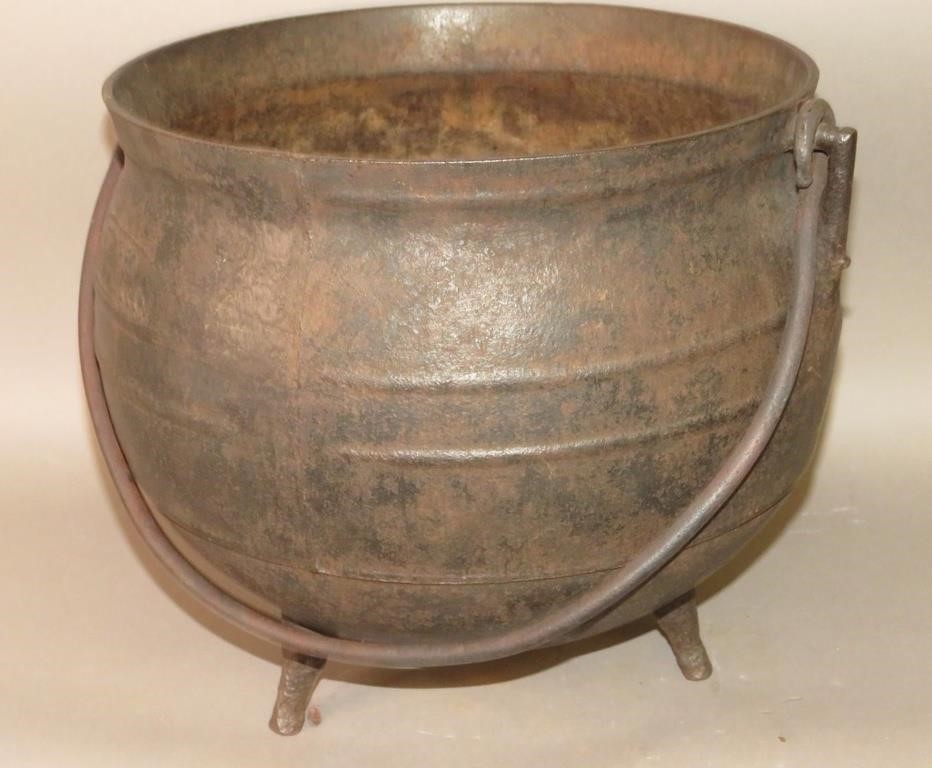 CAST IRON POTca 1750 1760 probably 30072d