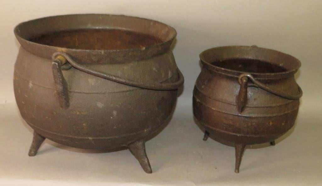 2 CAST IRON POTSca 1760 1790  300799