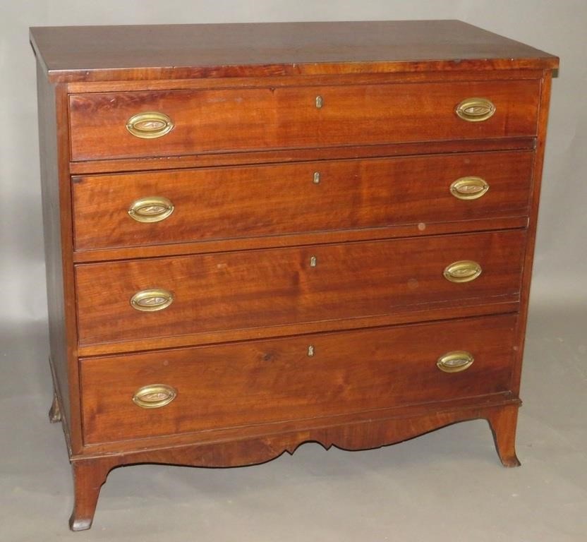 CHEST OF DRAWERSca 1800 in walnut 3007b7