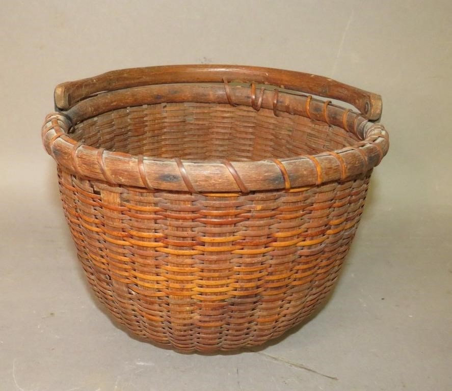 EARLY NANTUCKET STYLE BASKET WITH