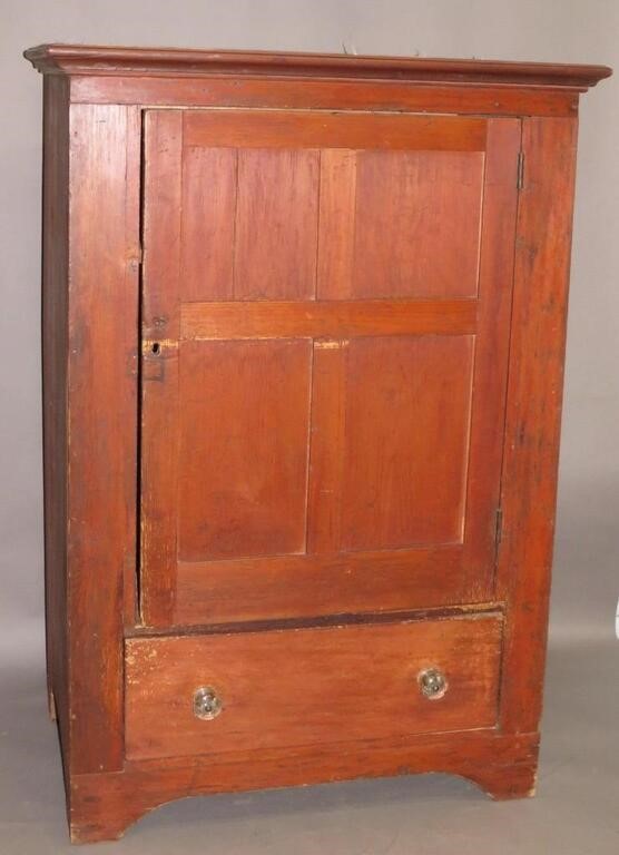 PINE CUPBOARDca 1820 with a molded 300942