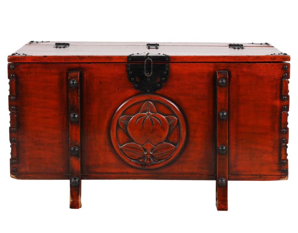 ASIAN LACQUERED TRUNKwith iron 300986