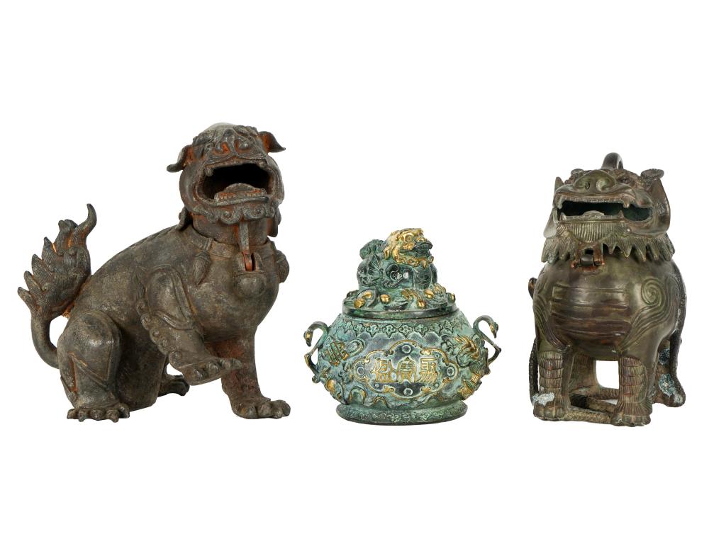 TWO CHINESE FOO DOG FIGURES AND 3009a3