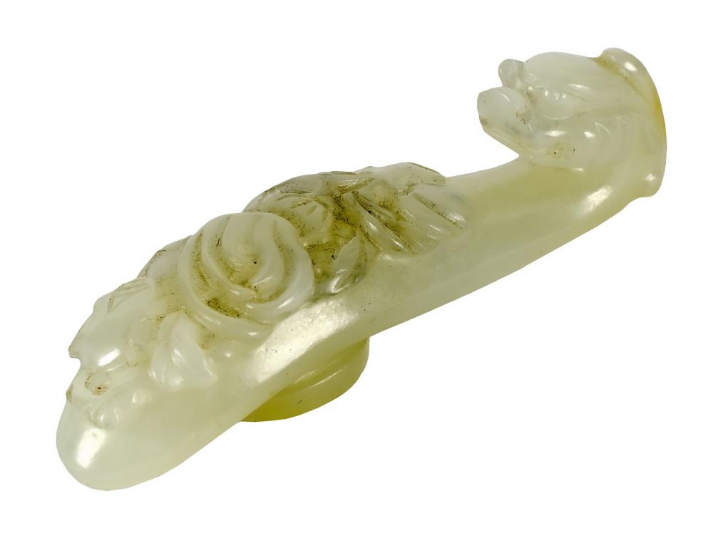 CHINESE CARVED JADE BUCKLEdepicting 3009f5