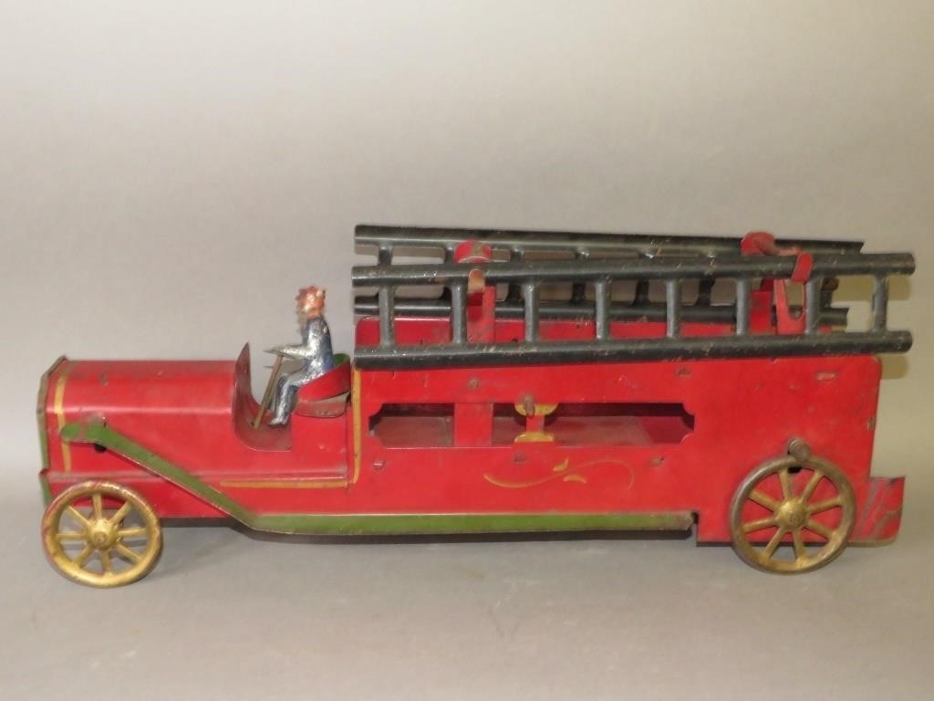 LARGE PRESSED STEEL TOY LADDER FIRETRUCK 300a9a