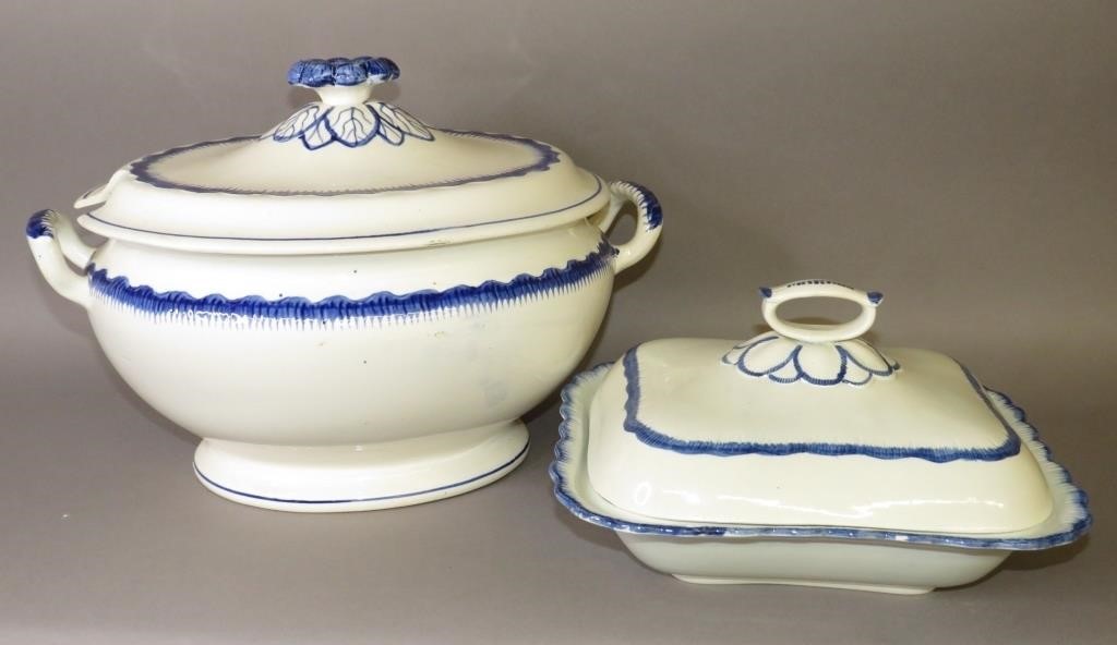 2 COVERED BLUE SHELL EDGED SERVING 300b34
