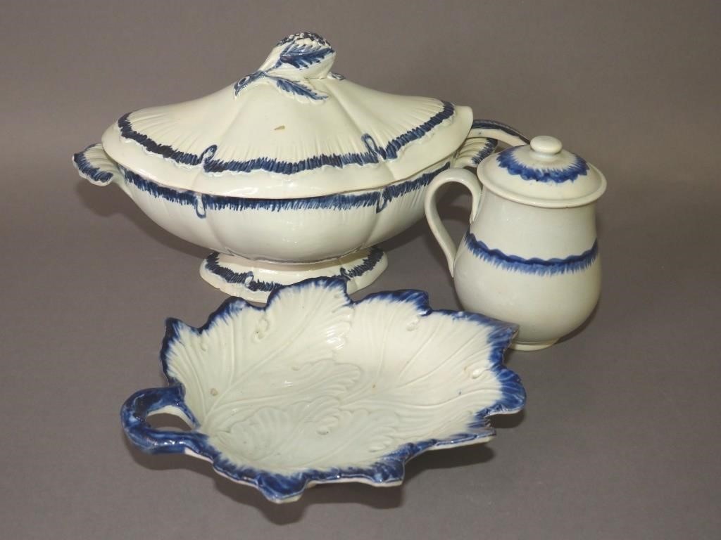 3 PEARLWARE BLUE SHELL EDGED SERVING 300b35