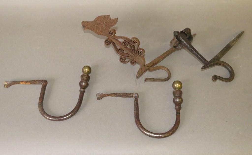 4 DECORATIVE IRON LAMP HOOKSca.