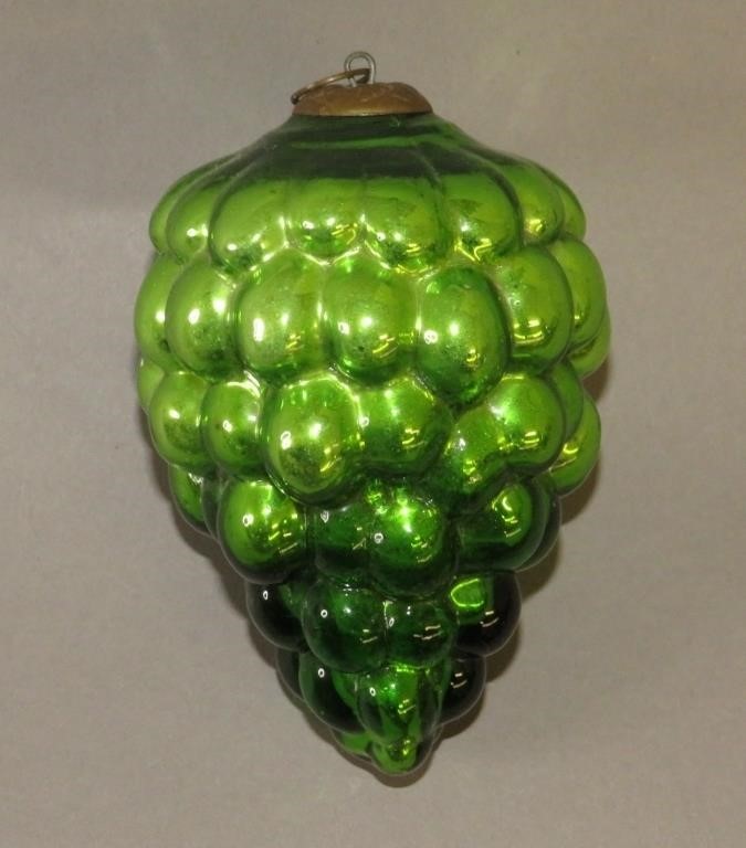 GREEN GRAPE CLUSTER KUGEL ORNAMENTca.