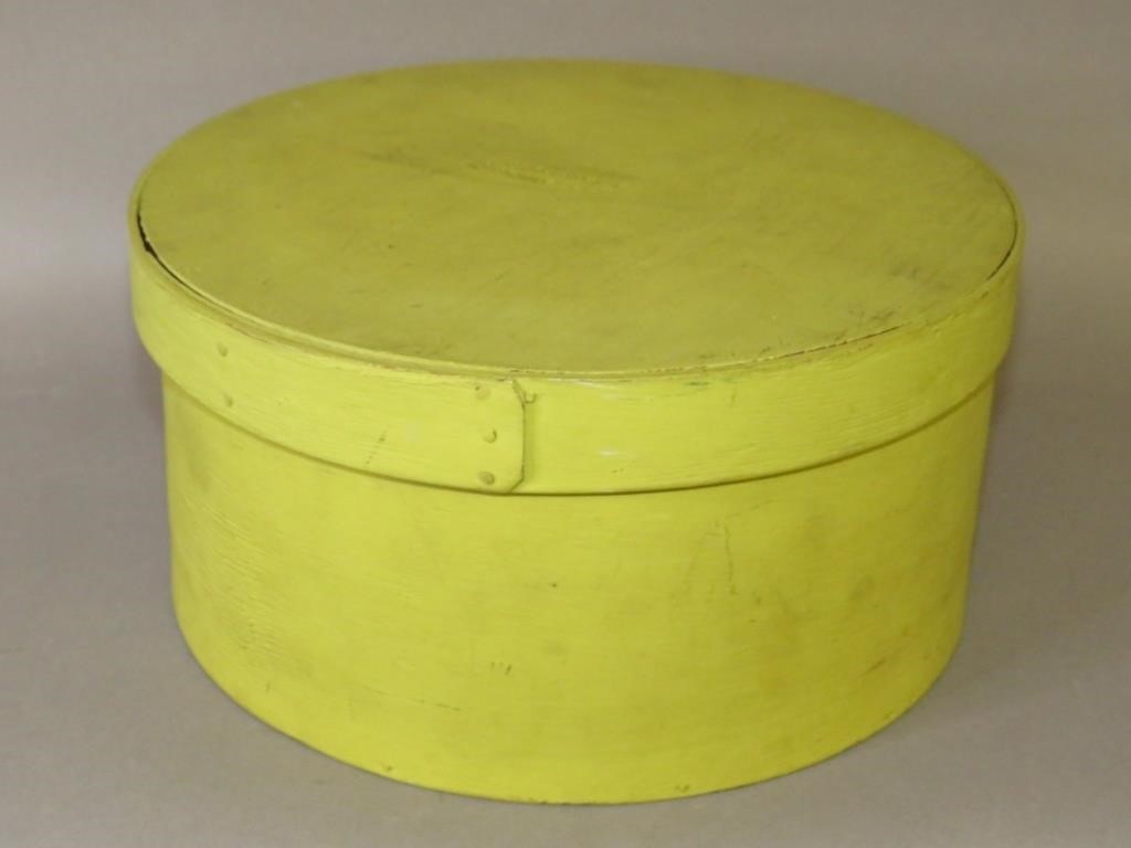 BRIGHT GREEN PAINTED ROUND PANTRY 300da9