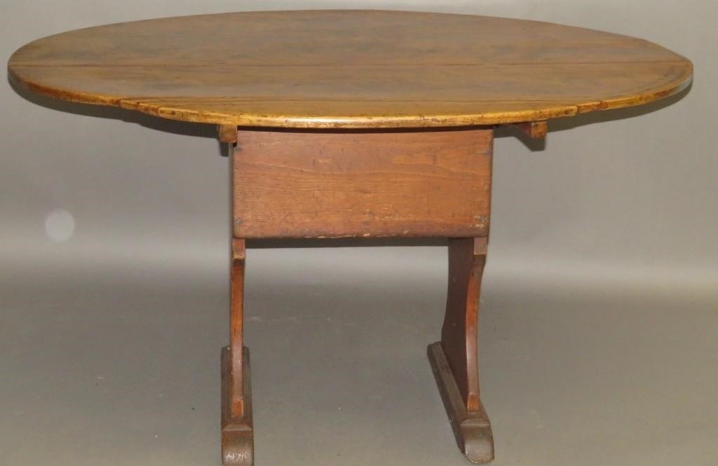 CHAIR TABLEca. 1800; oval top in