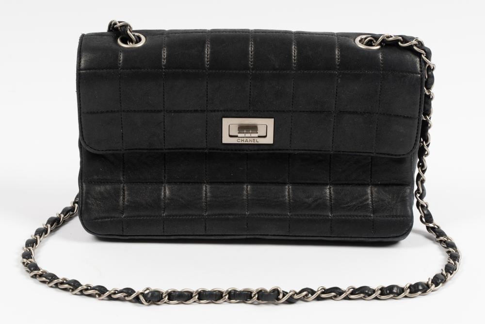 CHANEL BLACK QUILTED PURSEwith 300f48