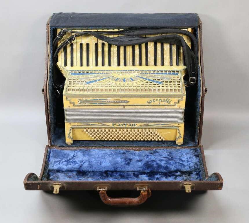 SERENELLI MAYFAIR PIANO ACCORDION WITH