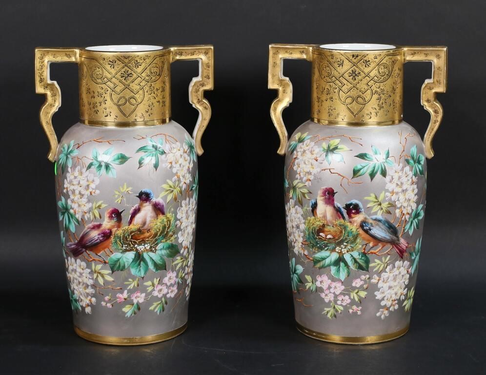 PAIR OF HAND PAINTED PORCELAIN 2feac3