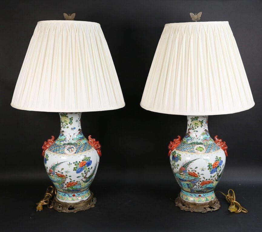 PAIR OF CHINESE PORCELAIN VASES 2feb8a