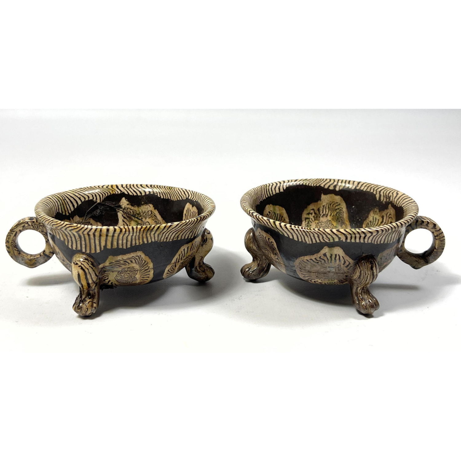 2 pc Chinese pottery footed tea 2feb9c