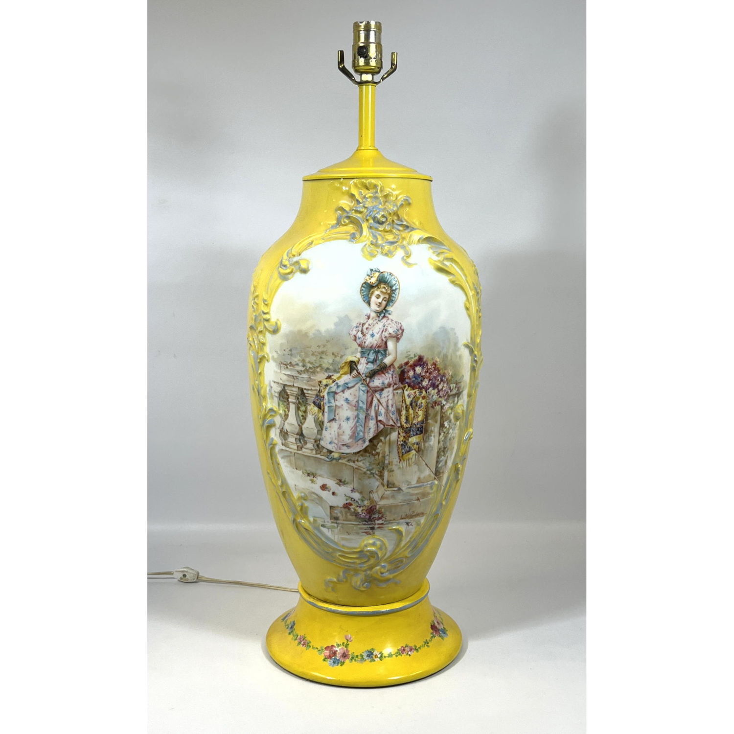 Vintage Porcelain Table Lamp. Decal