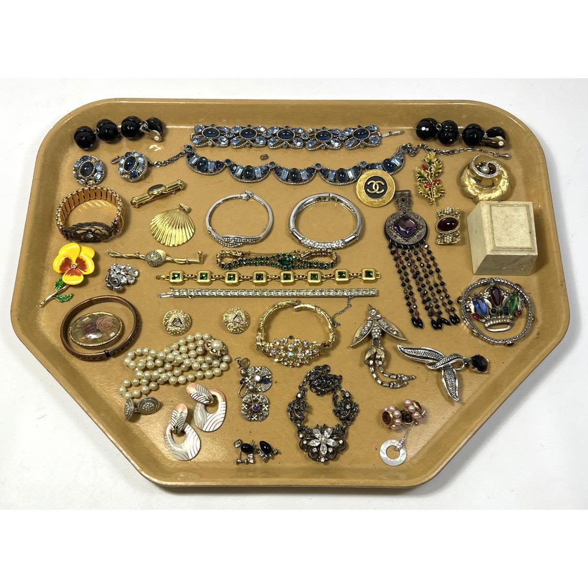 Tray Lot Vintage Costume Jewelry  2fecf9