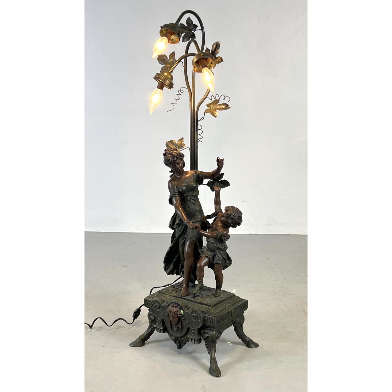 Decorative Figural Table Lamp.