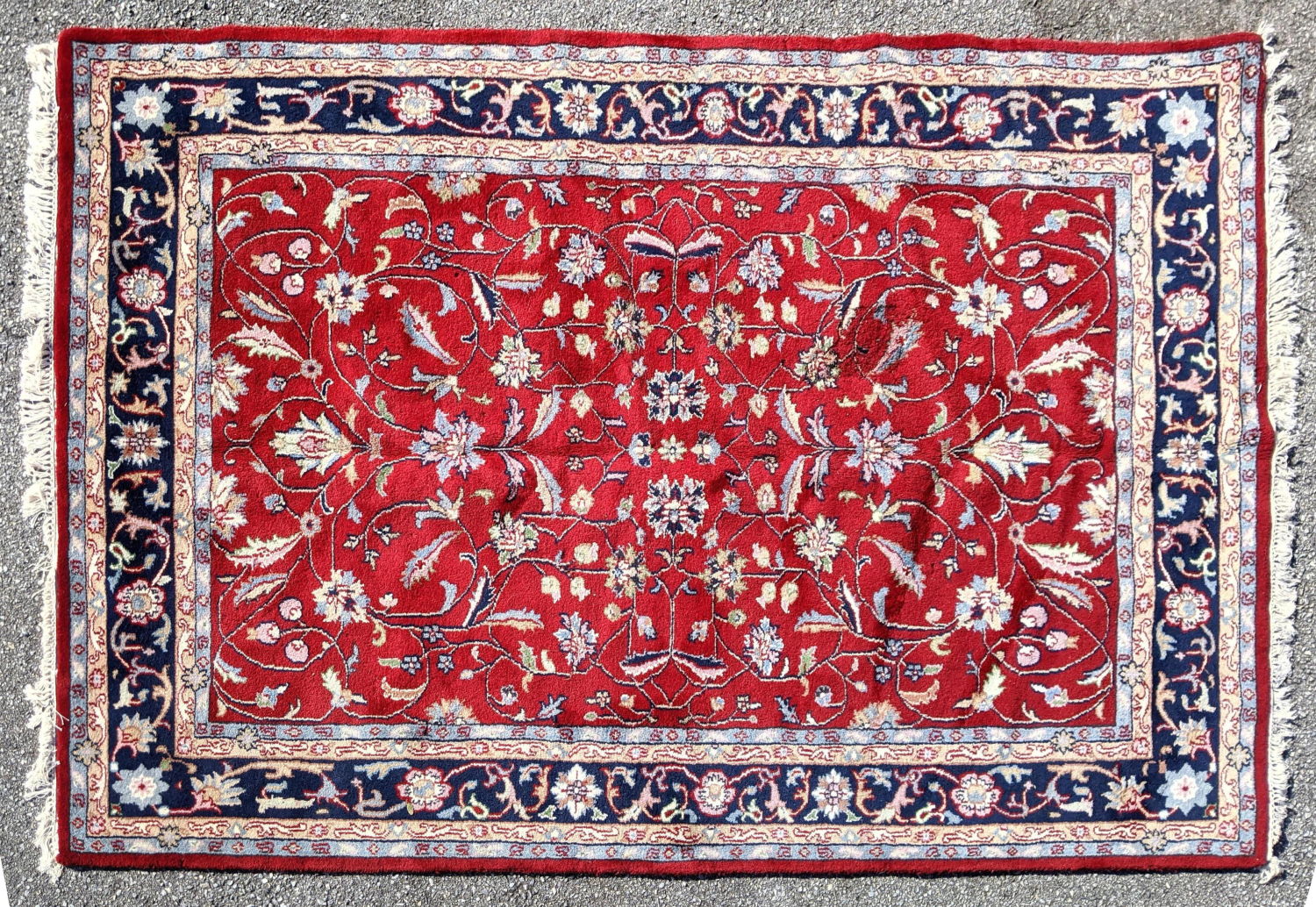 5'11x9' Red handmade carpet rug.