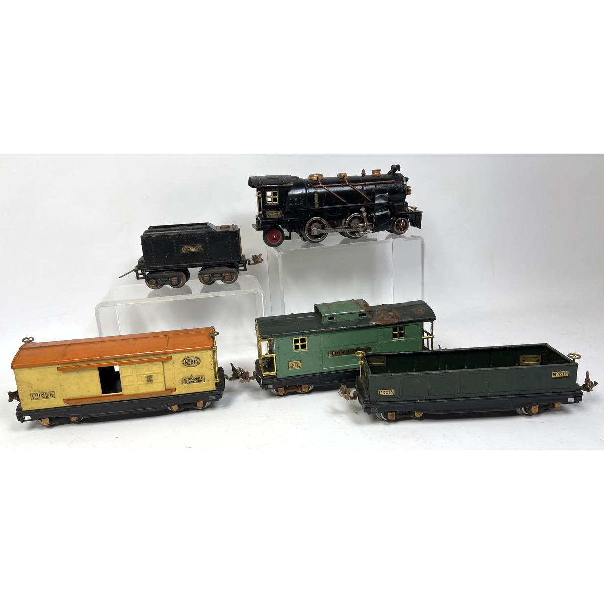 LIONEL trains. 262 Engine and tender.