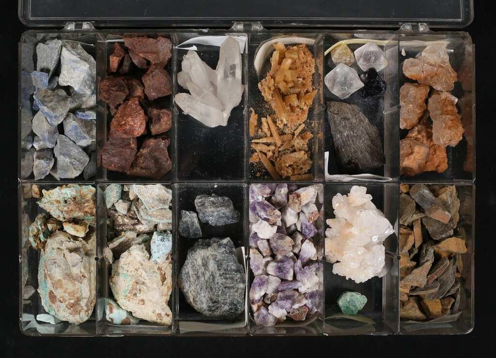 COLLECTION OF MINERALS EMERALD 2fef2a