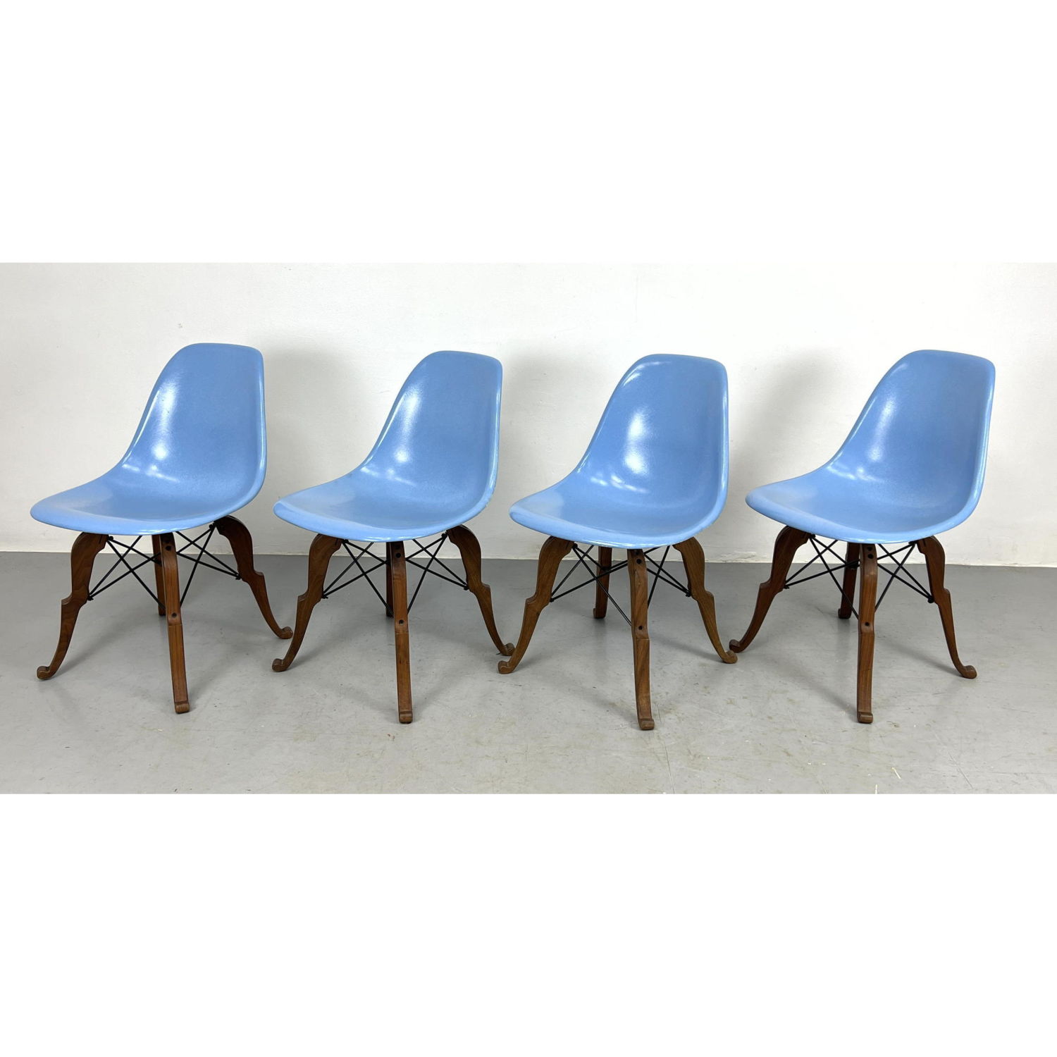 Set 4 MODERNICA Shell Chairs by 2ff07e
