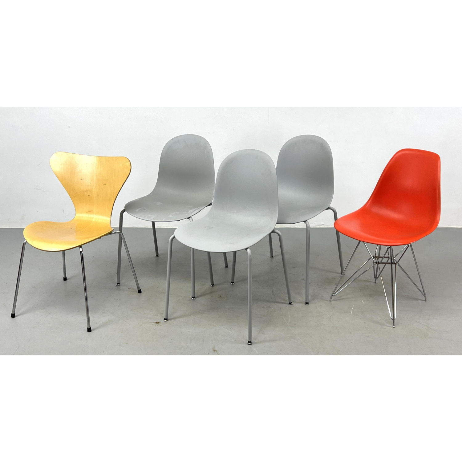 Lot 5 Modernist Side Dining Chairs  2ff0d7