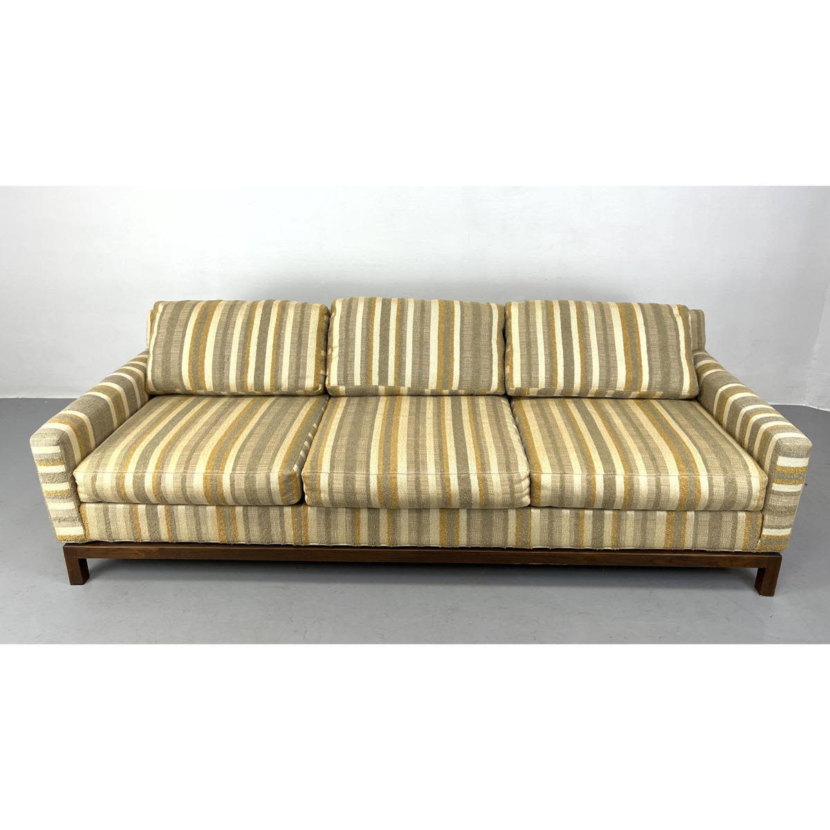 Selig Mid Century Modern Sofa Couch  2ff147